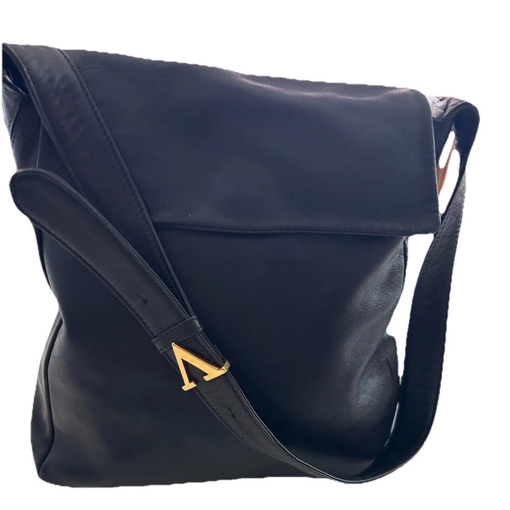 Vntge Valentino Leather Shoulder Bag (circa 1970’s) beautiful rare classic bag